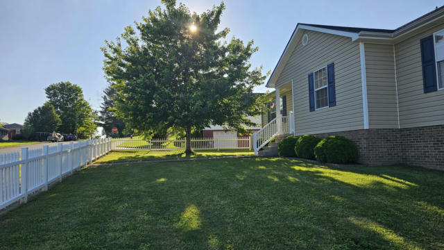 63 E MADISON AVE, DANVILLE, KY 40422, photo 2 of 33