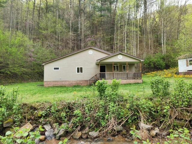 2025 BIG CARD RD, MOUTHCARD, KY 41548, photo 1 of 11